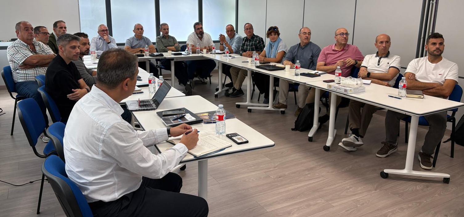 ITESAL refuerza la formación de sus equipos en acabados de aluminio