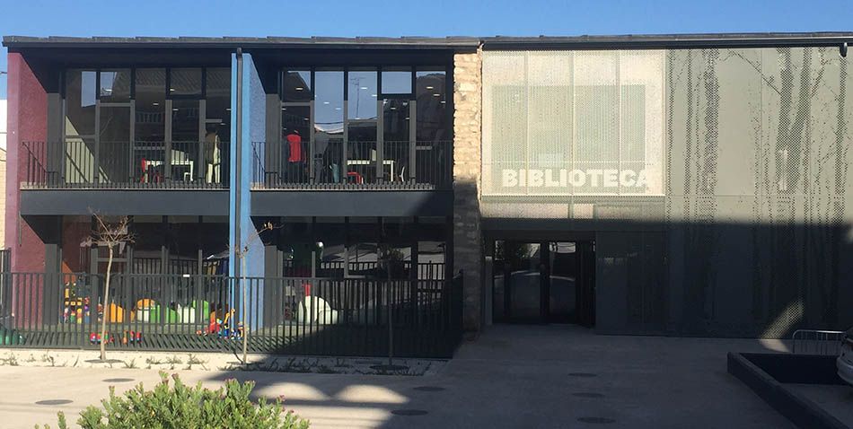 Objetivo conseguido por el aluminio: Iluminación natural en bibliotecas