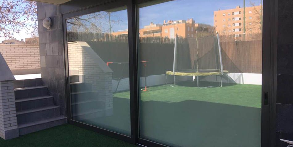 Ventanas de Aluminio con RPT = Aislamiento térmico y acústico