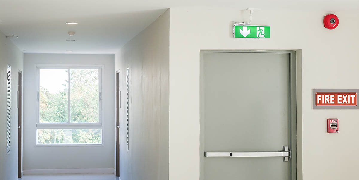 Puertas de aluminio: sistemas de evacuación