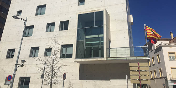ventanas de aluminio en el ayuntamiento de binefar